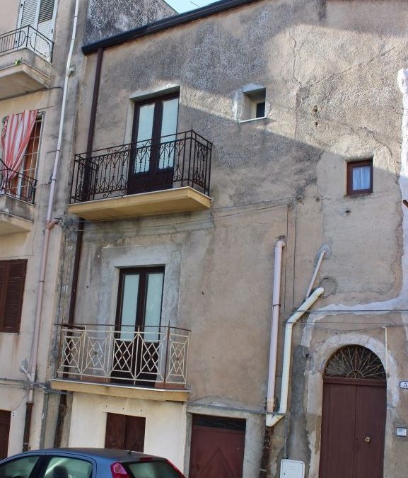 Casa indipendente, Piazza San Paolo n.5 – Stima del valore di mercato € 35.000
