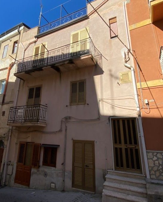 Casa indipendente, via Costa n.15 – Stima del valore di mercato € 45.000 circa.