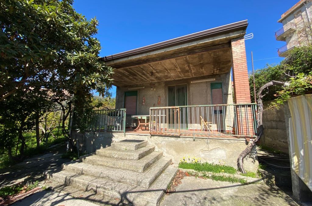 Fabbricato e terreno in C.da Scaldamosche – Stima del valore di mercato € 85.000 circa.