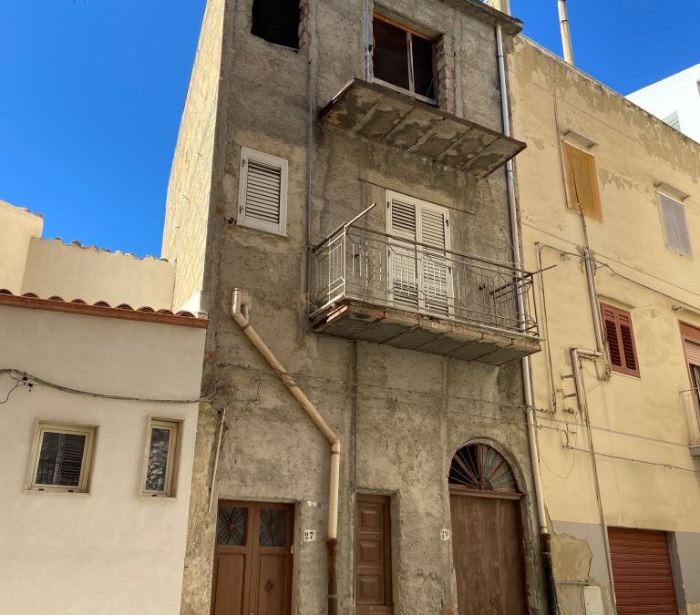 Casa indipendente in via Fontachello n.27 – Stima del valore di mercato € 25.000 circa.