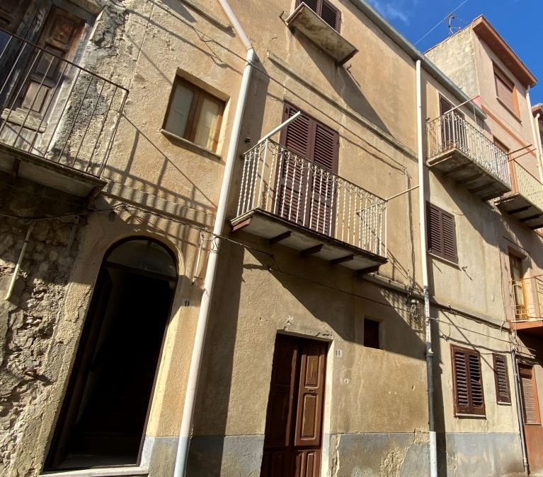 Casa indipendente, Via Balluzzo n.9  – Stima del valore di mercato € 35.000 circa.