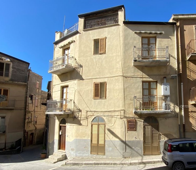 Casa indipendente in Piazza Madrice n.3 – Stima del valore di mercato € 50.000 circa.