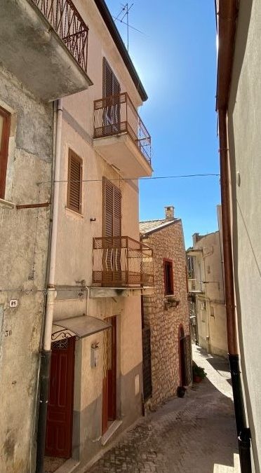 Casa indipendente, in Via Sciara n.32 – Stima del valore di mercato € 14.000 circa.