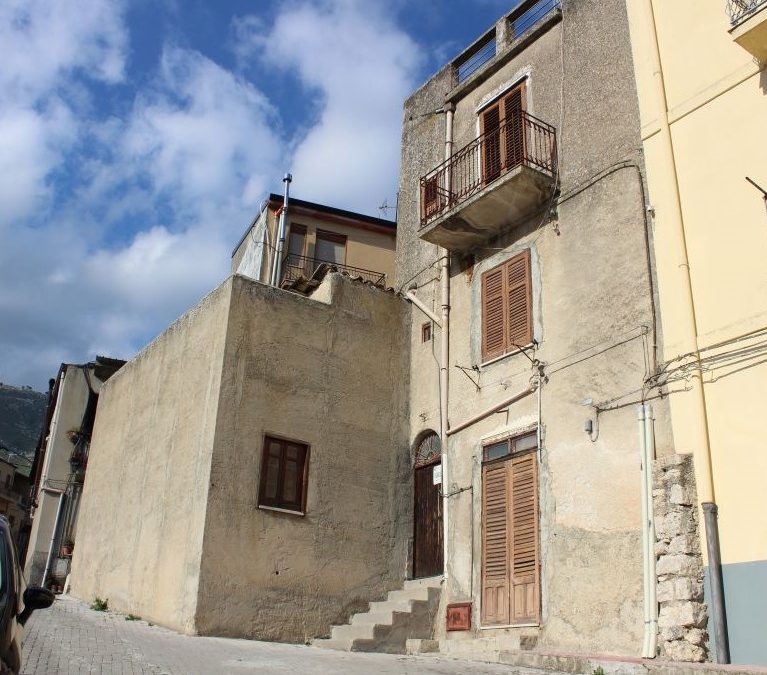 Casa indipendente in via Draga n.14/18 – Stima del valore di mercato € 25.000 circa.