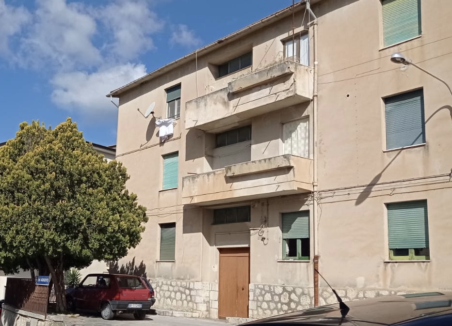 Appartamento in Piazza Orologio – Stima del valore di mercato € 35.000 circa.