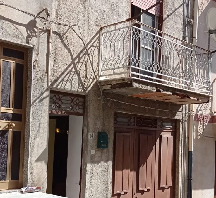 Casa indipendente in via Arco Marciante n.12 – Stima del valore di mercato € 15.000 circa.