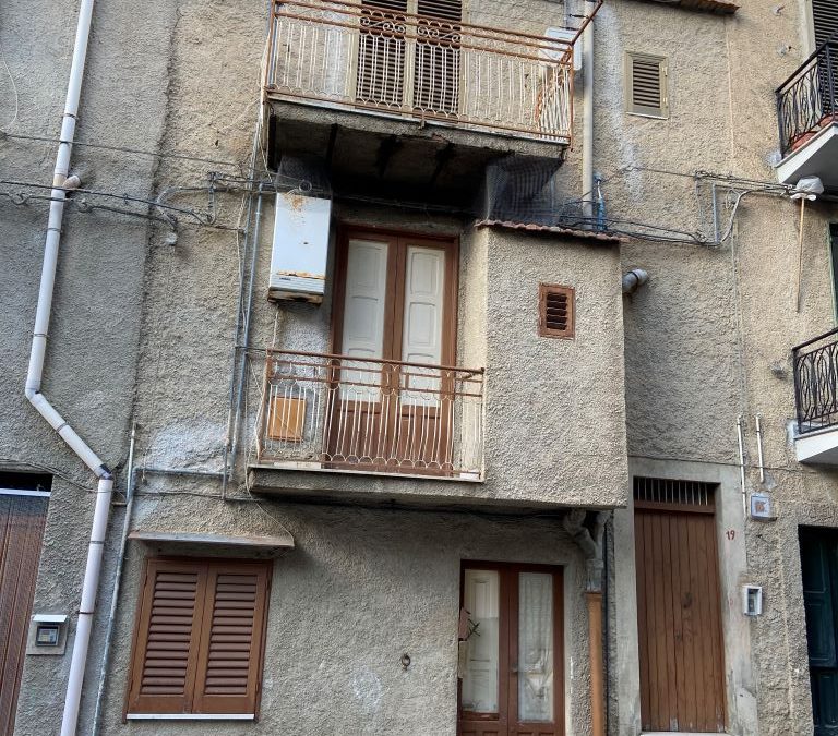 Casa indipendente in via Spoto n.19 – Stima del valore di mercato € 25.000 circa.