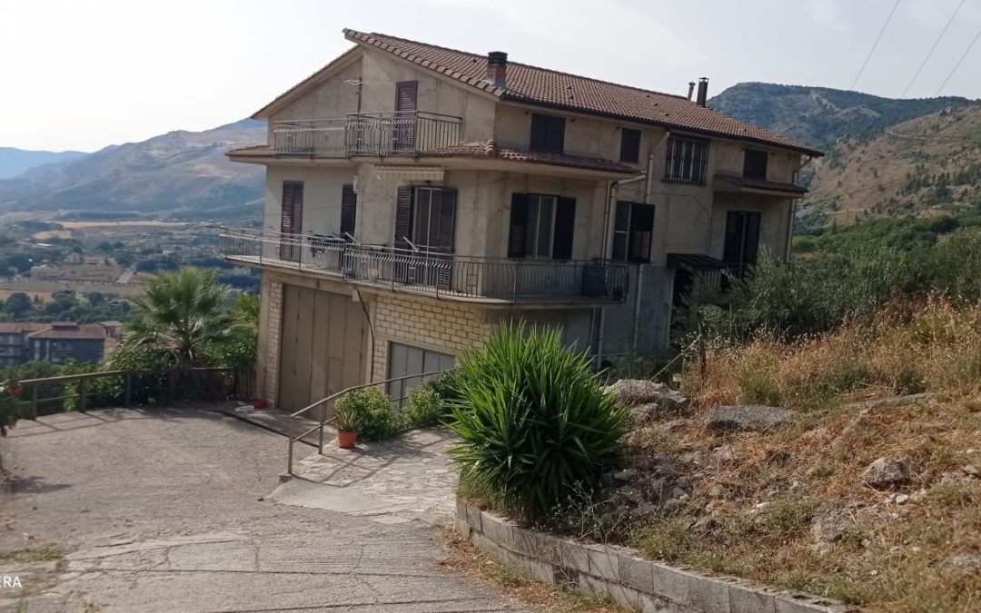 Villetta indipendente in C.da Fontana Bianca – stima del valore di mercato € 270.000,00 circa