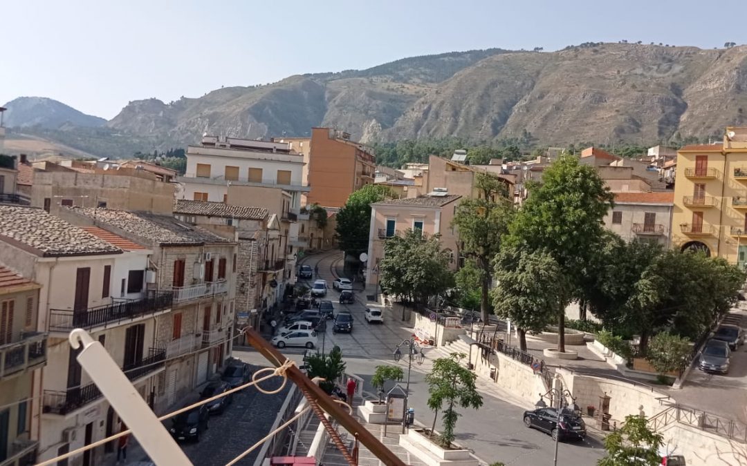 Appartamento al 4° Piano in Via Santa Rosalia, prospettante su Piazza Guglielmo Marconi – Stima del valore di mercato € 55.000