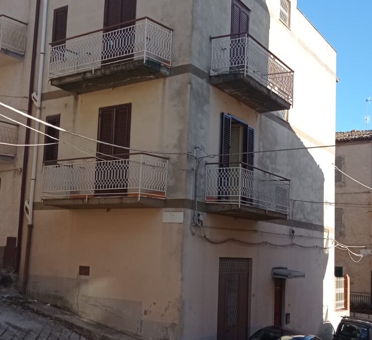 Casa indipendente Via Contuberna – stima del valore di mercato € 90.000 circa